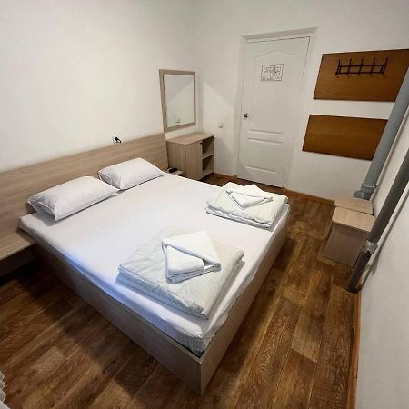 Fox Hostel Kiev Extérieur photo