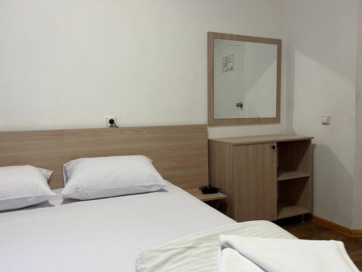 Fox Hostel Kiev Extérieur photo