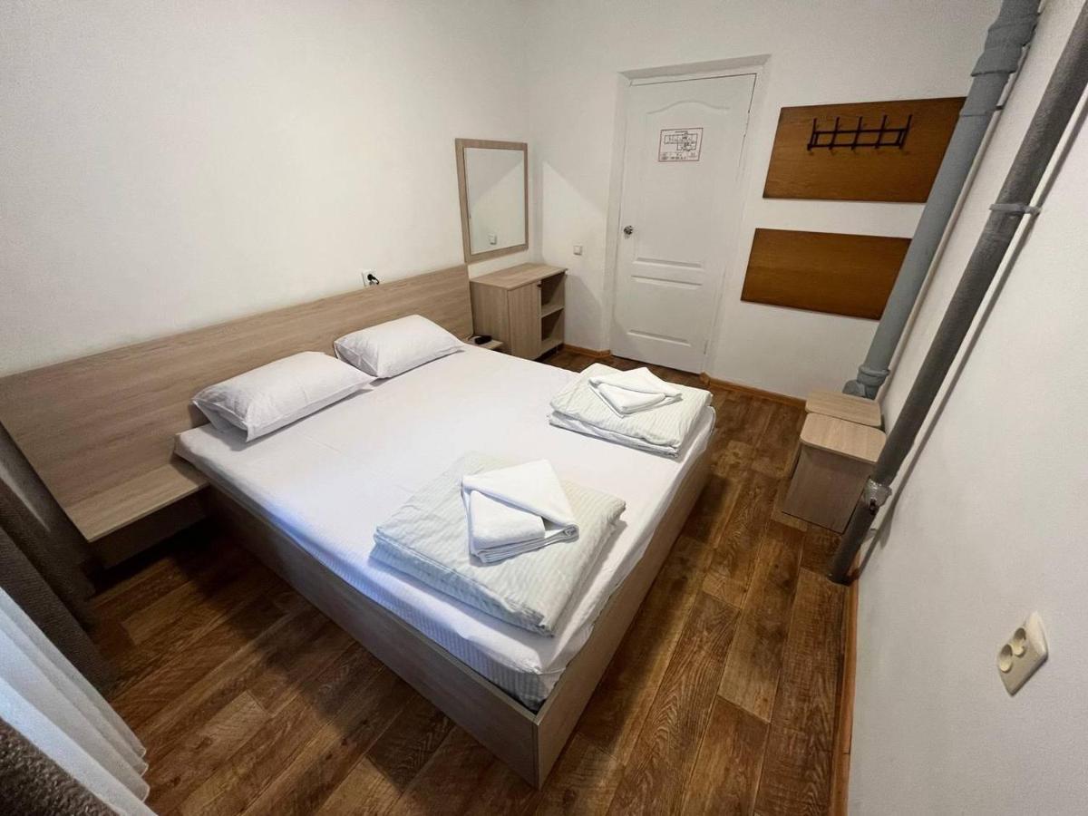 Fox Hostel Kiev Extérieur photo
